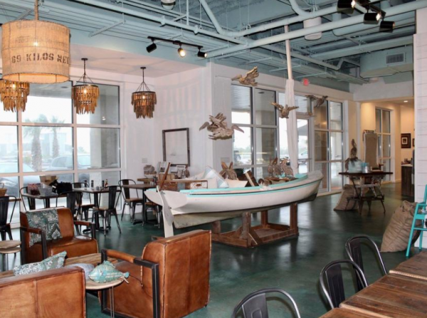 Warung kopi modern dengan gaya coastal